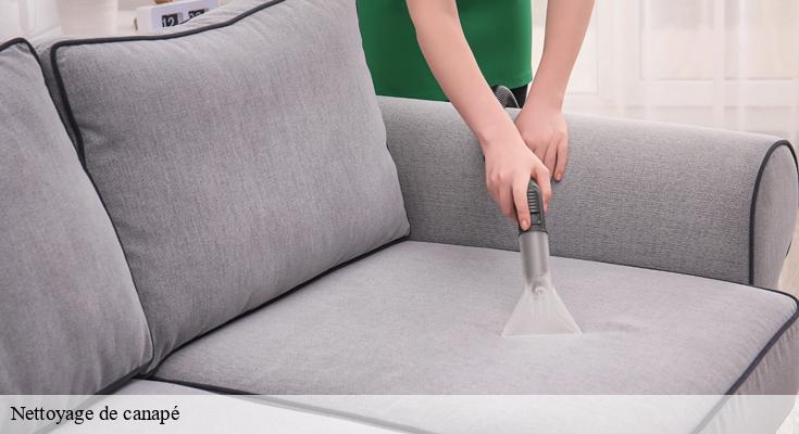 Nettoyage de canapé : astuces pour un sofa comme neuf à Romainville